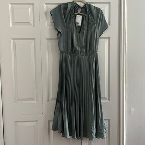 H&M Midi Flowy Pleated Dress